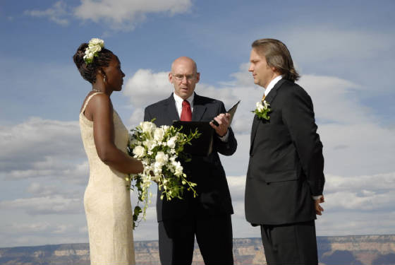 KissingWedding37.JPG