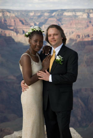 KissingWedding37.JPG
