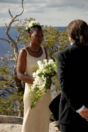 KissingWedding37.JPG